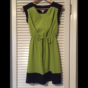 Lime and navy dress. Ties at waist.